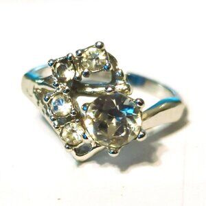 Silver-Tone Ring With Multi-Stone Crystal Design Size 7